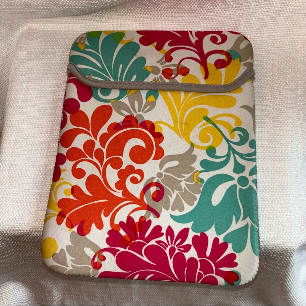 2/$30 THIRTY-ONE Tote -A-Tablet Island Damask Floral Tablet Sleeve Neoprene